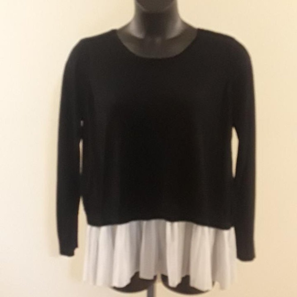 Cute black knit top with contrasting crepe hem by Fever Size XL